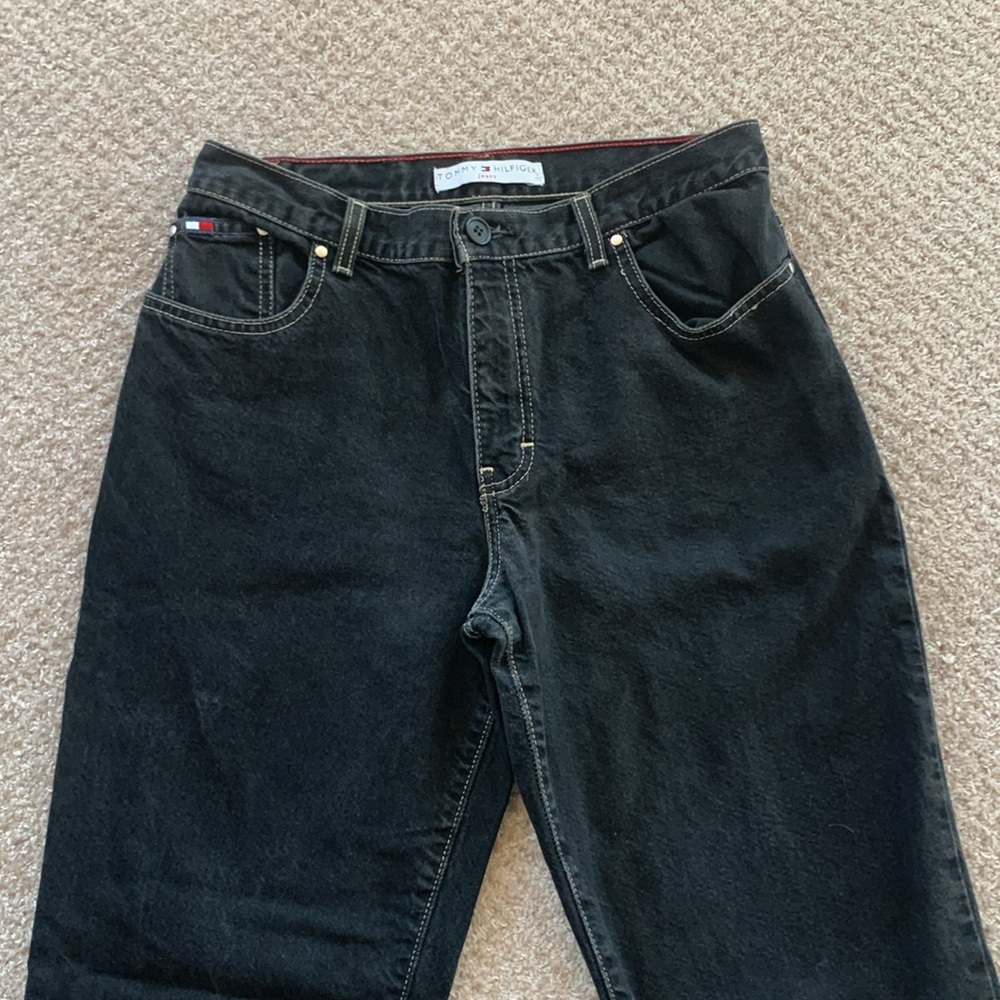 Tommy Hilfiger jeans.